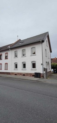 Erstbezug nach Sanierung mit EBK: Stilvolle 3-Raum-Erdgeschosswohnung in Frankfurt am Main