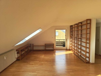 Helle 2-Zimmer Dachgeschosswohnung mit Balkon in Bad Boll
