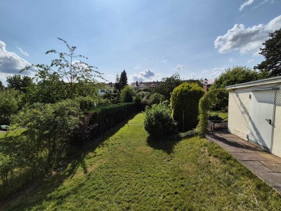 Charmante 3,5-Zimmer-EG-Wohnung mit überdachter Terrasse & XL-Garten & Garage für Gartenliebhaber