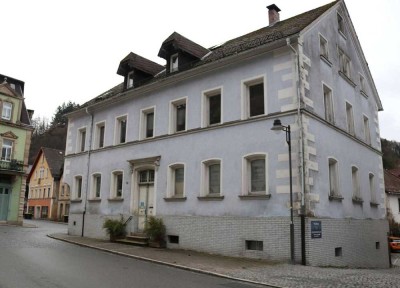 **Historisches, teilsaniertes, Wohn- und Geschäftshaus im Herzen von Bad Berneck**