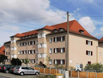 3-Zimmer-Wohnung in Muggenhof mit Balkon im 1. Stock