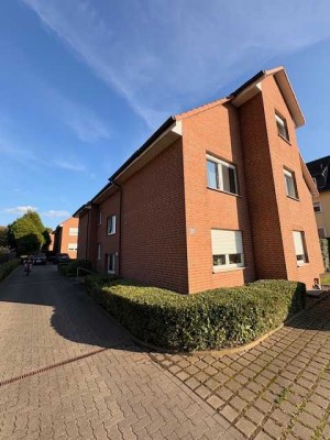 Tolle 3-Zimmer Dachgeschoss-Wohnung mit Balkon, Einbauküche und Pkw-Stellplatz