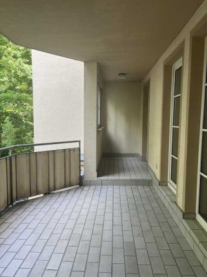 große 3- Raum- Wohnung im Zentrum