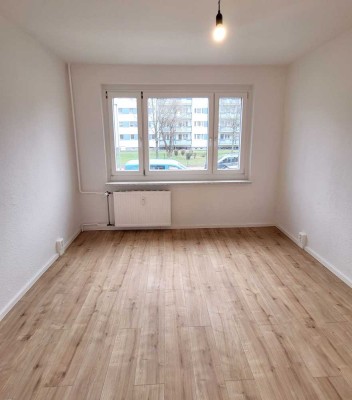 **In der Nähe zur Universität** Sanierte 2-Zimmerwohnung + Wannenbad + Einbauküche als Option!