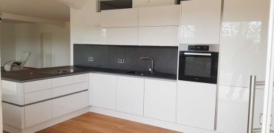 Großzügige 4-Zimmer-Wohnung mit Charme im Grünen