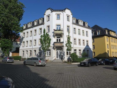 Helle 3 Zimmer Wohnung mit Terrasse, Laminatboden,  Bad mit Wanne u. sep. WC, gr. Flur