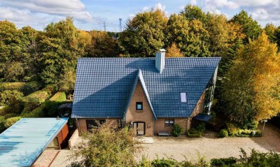 Großzügiges Architektenhaus mit Einliegerwohnung, Souterrain & parkähnlichem Grundstück in Mildstedt