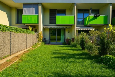 IDYLLISCHE Gartenwohnung - Neubau - BJ 2007 - 3 Zimmer - ca. 75m² WNFL - Einbauküche - Loggia - Balkon - Garten - Garage (optional)