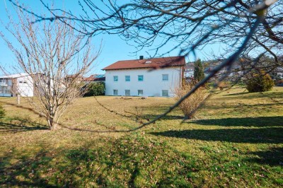 Vielseitige Nutzungsmöglichkeiten: 2-Familienhaus + viel zusätzliche Fläche & Bauplatz