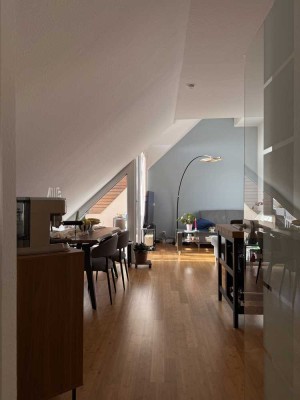 Moderne 2,5-Zimmer-Dachgeschosswohnung mit Südbalkon in Wiesdorf