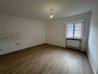 Erstbezug nach Sanierung: Stilvolle 2-Zimmer-Wohnung mit gehobener Innenausstattung + Balkon