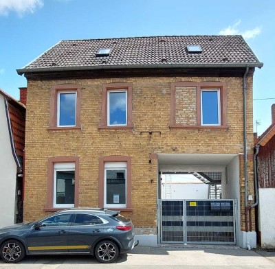 Freundliche 4-Zimmer-Wohnung mit Balkon und Einbauküche in Alsheim, Erstbezug nach Kernsanierung