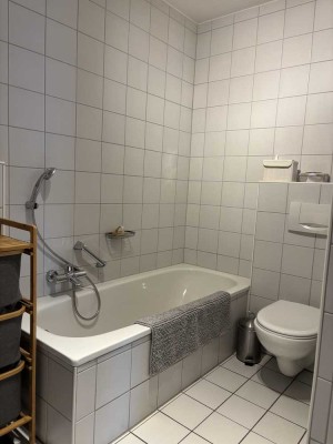 Schöne und gepflegte 4-Raum-Wohnung mit Balkon in Ludwigshafen/Oggersheim
