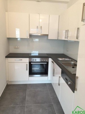 2-ZIMMER-DACHGESCHOSSWOHNUNG MIT TERRASSE UND EINBAUKÜCHE!