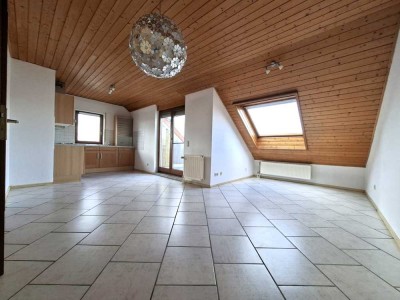 Gut aufgeteilte 2-Zimmer-Dachgeschosswohnung mit großer Loggia!