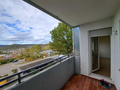 Schöne 3.5-Raum-Wohnung mit EBK und Balkon und toller Aussicht auf dem mittleren Steinberg