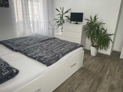 Geschmackvolle, neuwertige 3,5-Raum-Wohnung mit geh. Innenausstattung mit Balkon und EBK