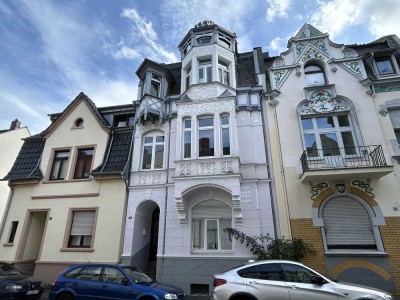 Bad Godesberg Zentrum: Historisches Dreifamilienhaus in Top-Zustand und mit Mietsteigerungspotential