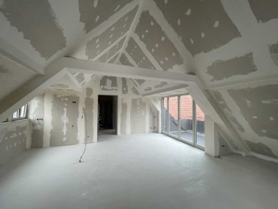 Aussergewöhnliche (Loft-) 2,5-Zimmer-DG-Wohnung mit Balkon und Einbauküche
