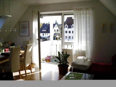 Helle DG-Wohnung mit Galerie
