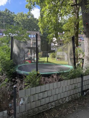 Reiheneckhaus mit großem Garten/2 Stellplätze/Carport/Solar/Wärmepumpe