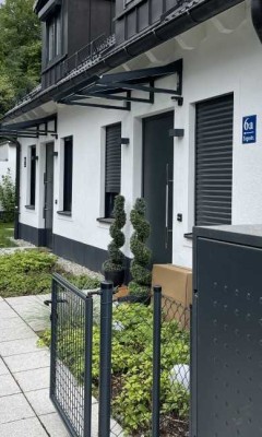 Neubau: Charmante Doppelhaushälfte mit Privat-Garten