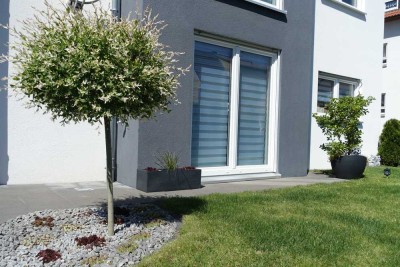 Stilvolle, sanierte 4-Zimmer-Erdgeschosswohnung mit geh. Innenausstattung mit Balkon und EBK
