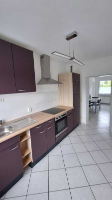 Exklusive  möblierte3-Zimmer-Wohnung mit Balkon in Köln Urbach