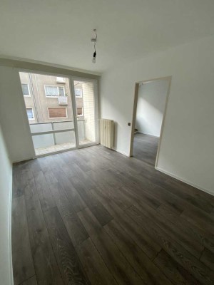 Sanierte schöne 2-Zimmerwohnung Balkon Rheinnähe Köln