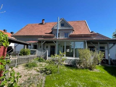 Zweifamilienhaus mit vielen Möglichkeiten in Regen