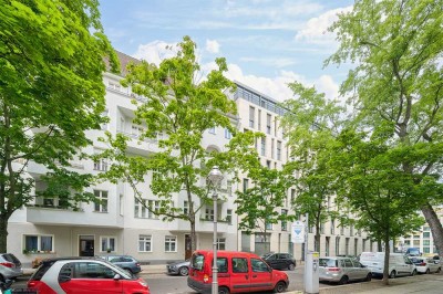 Große 4-Zimmer-Altbauwohnung mit Balkon in Charlottenburg-Wilmersdorf