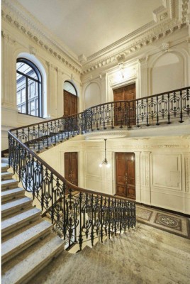 Einzigartige top sanierte Palais Wohnung mit einem Balkon!!