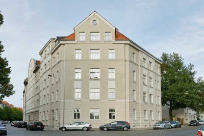 **Stilvoll sanierte 2-Raum-Wohnung mit offener Wohnküche & Aufzug**