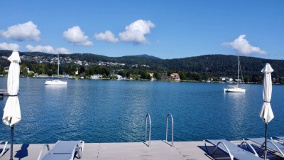 Luxus am Wörthersee: Traumhafte Wohnung mit großem Garten, privatem Seezugang, Pool in bester Lage in Velden!