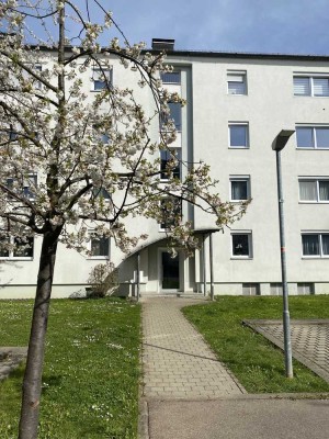 schöne, großzügige & renovierte 3-Zimmer Wohnung in guter familienfreundlicher Lage
