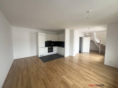 UNBEFRISTET - Helle 3-Zimmer Neubau Maisonette-Wohnung mit Wohnküche, Terrasse, Gartennutzung, Kellerabteil und Garagenplatz optional