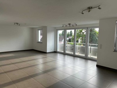 Luxuriöse 4-Zimmer-Wohnung mit Balkon/EBK im Zentrum Sindelfingens | 4-room-city-aparment