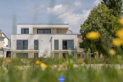 Moderne Erstbezug-Wohnung mit Balkon