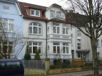 Frisch renovierte 4-Zimmer-EG-Altbau-Wohnung mit Terrasse im Heimfelder Villenviertel