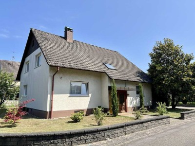 Gemütliches ZFH mit 181m² Wohnfläche, zwei Garagen und 602m² Grundstück in Iffezheim!