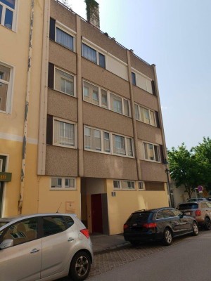 Drei Zimmerwohnung mit verglaster Loggia!