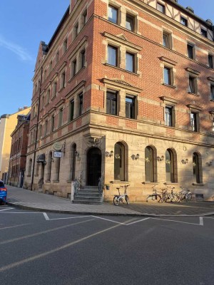 Große 2-Zimmer-Altbauwohnung mit EBK in Fürth