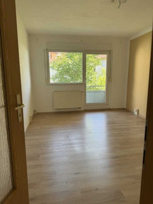 3 - Raum Wohnung mit Balkon
