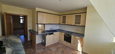 Dachgeschosswohnung mit Aufzug, Einbauküche und Balkon