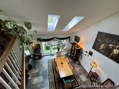 Hochwertig modernisiertes Einfamilienhaus mit Pool in traumhafter Waldrandlage des Breiderts