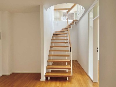 Besondere 5-Zimmer-Penthouse-Wohnung mit großer Dachterrasse und Skyline-Blick | TG-Stellplätze