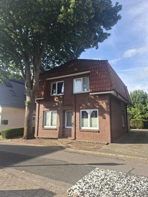 6 ZKB  Einfamilienhaus " ohne Dachschrägen " mit großem Garten