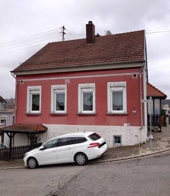 Freistehendes Einfamilienhaus mit ELW in Friedrichsthal