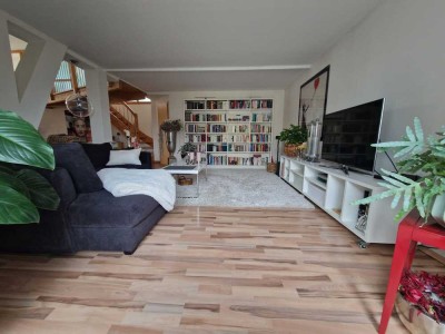 Modernisierte 2 + 2 1/2 Raum-Loft-Wohnung mit Balkon und Einbauküche in Barsbüttel