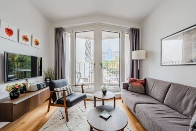 Feine bezugsfreie möblierte 2-Zimmerwohnung zum Kauf mit Loggia und Concierge im Herzen Berlins